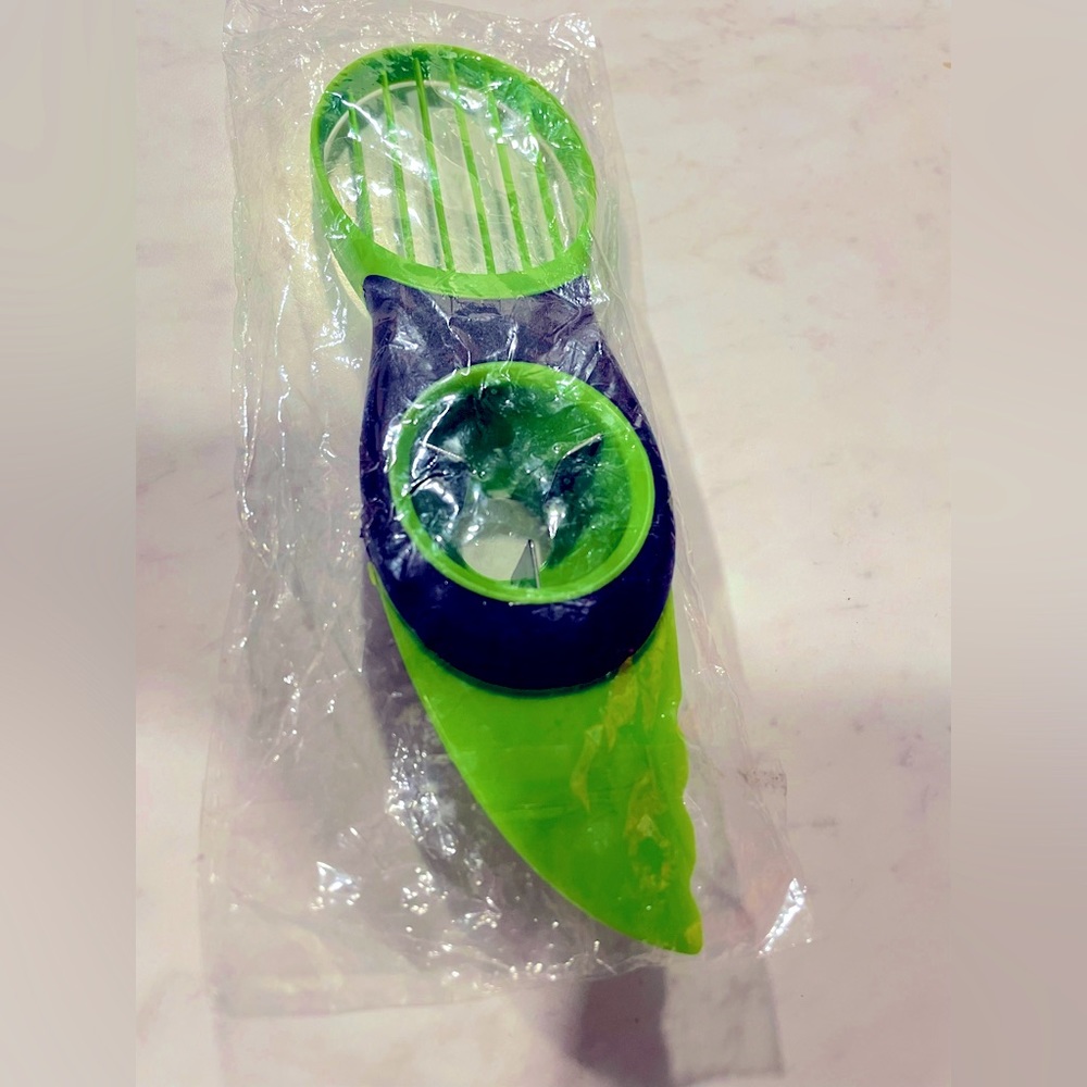 NWOT Avocado Cutter 3 in 1 Tool for lawyers - Picture 9 of 10